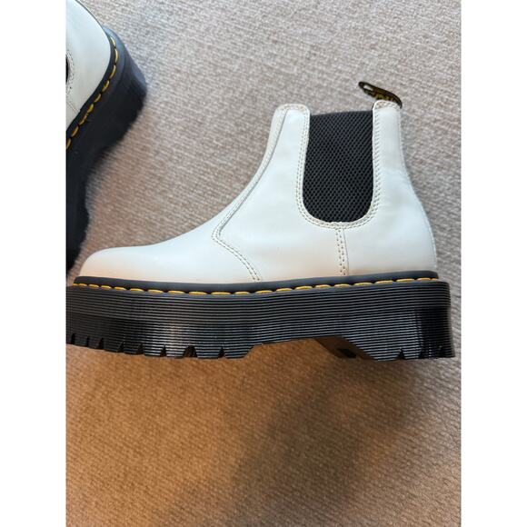 Dr. Martens Unisex 2976 Chelsea Boot White Platform Sole Size 6/7 - Picture 6 of 10